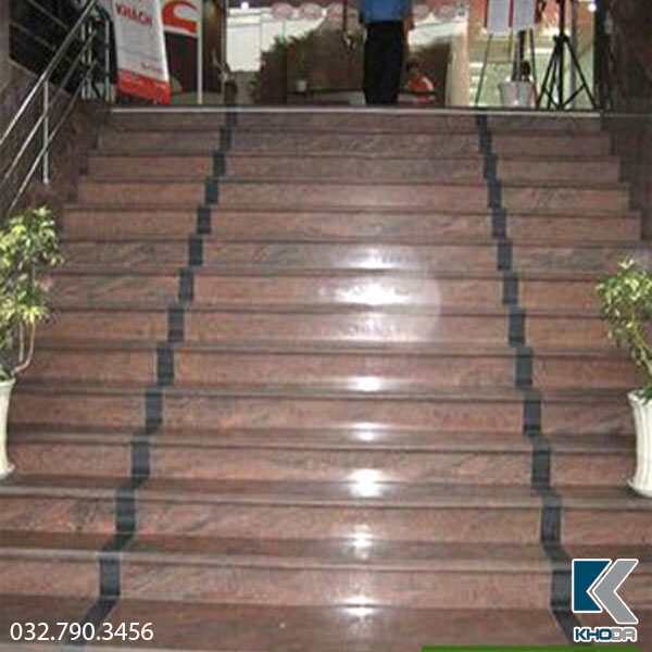 Đá ốp cầu thang Hồng Sa Mạc